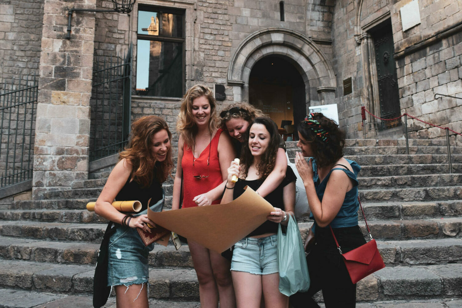 Discover the Gothic quarter Treasure hunt teambuilding Explorer route Barcelona