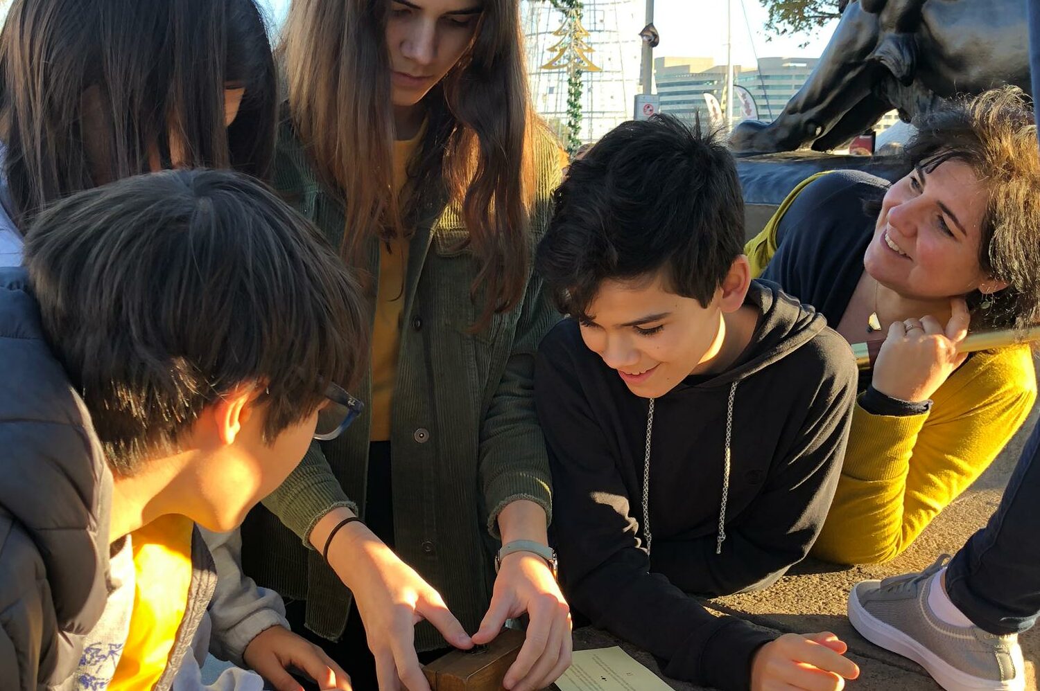 Detective family treasure hunt in Barcelona